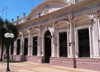 Passalacqua anuncia reforma del Estado y recibe el respaldo público de Maurice Closs