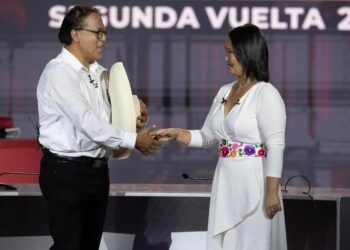 Keiko Fujimori y Roberto Sánchez disputan una elección de resultado incierto en Perú