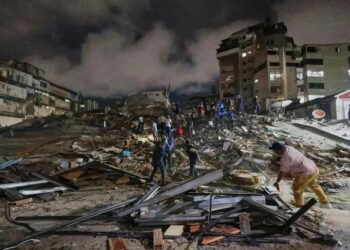 Al menos 32 muertos y cientos de heridos en Venezuela, tras dos sismos históricos