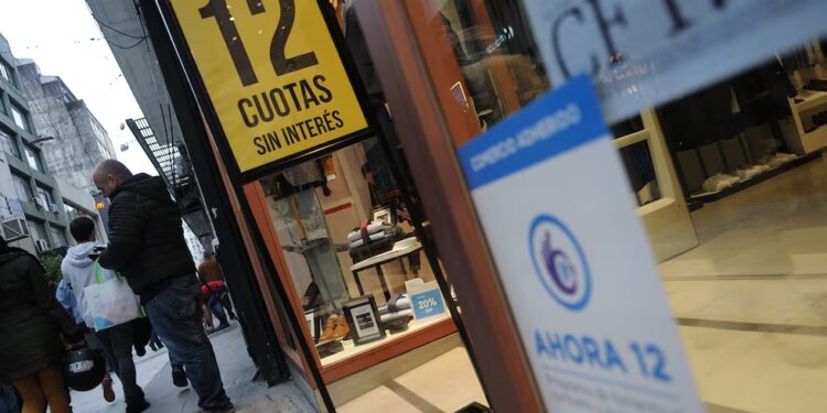 Milei eliminó las normas de Ahora 12, Cuota Simple y Precios Cuidados