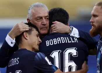 “Entraron 26 guerreros y salieron 26 leyendas”, definió Gustavo Alfaro