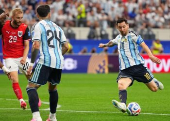 La Selección argentina le ganó 2-0 a Austria y se clasificó a los dieciseisavos de final