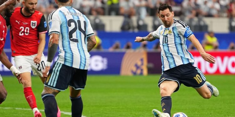 La Selección argentina le ganó 2-0 a Austria y se clasificó a los dieciseisavos de final