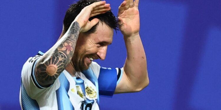 Triplete de Messi ante Argelia y un récord mundial para Argentina