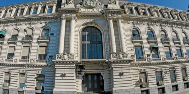 Milei reformó el régimen aduanero postal