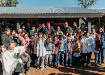 Passalacqua inauguró una escuela intercultural bilingüe en comunidad mbya de Puerto Leoni