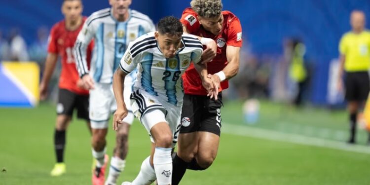 Argentina remontó un 0-2 ante Egipto, ganó 3-2 y avanzó a los cuartos de final del Mundial 2026
