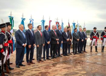 Passalacqua llamó a “mirar más al norte” y los gobernadores reclamaron a Nación gas, energía, rutas y obras