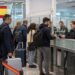 España impone controles de pasaporte a los viajeros de Italia tras la crisis de Ceuta