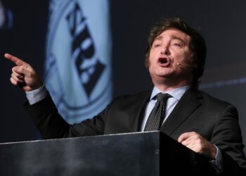 Milei vuelve a caer en el ranking de presidentes de América Latina