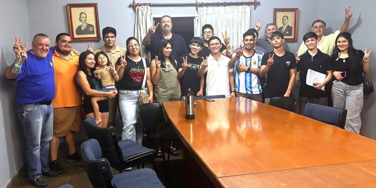 Humada recibió a jóvenes peronistas de distintos barrios de Posadas para fortalecer el trabajo territorial