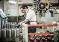 La actividad industrial cayó en agosto y acumula un descenso del 3% en lo que va de 2026