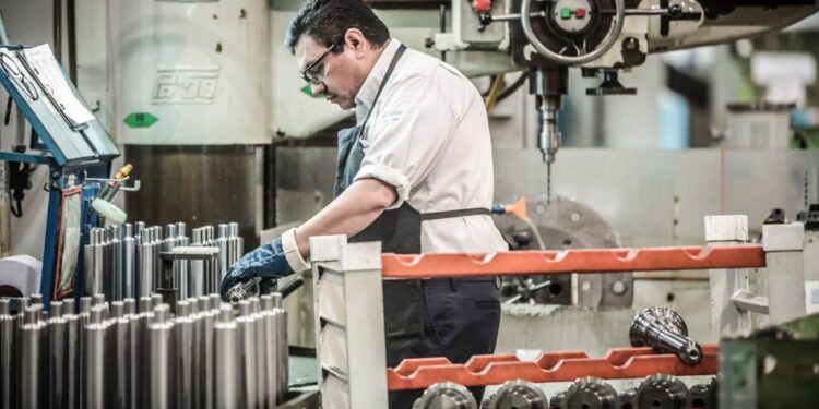 La actividad industrial cayó en agosto y acumula un descenso del 3% en lo que va de 2026
