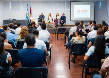 Más de 200 personas participaron de un encuentro de comunicación política en Misiones