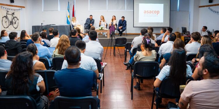 Más de 200 personas participaron de un encuentro de comunicación política en Misiones