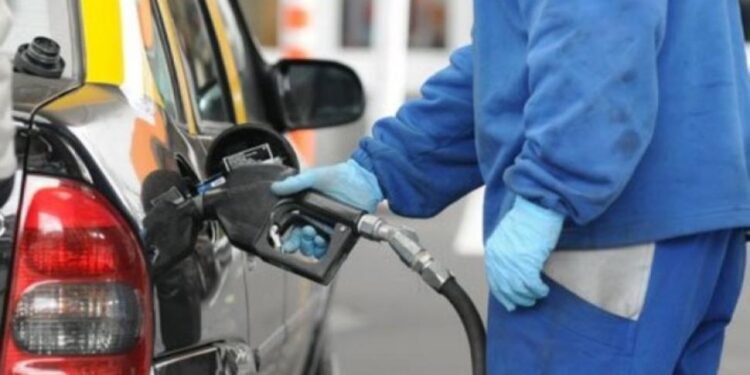 YPF posterga el incremento de precios de los combustibles y las petroleras privadas subieron hasta un 5%