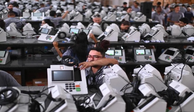 Brasil inicia la distribución de urnas electrónicas para las elecciones generales