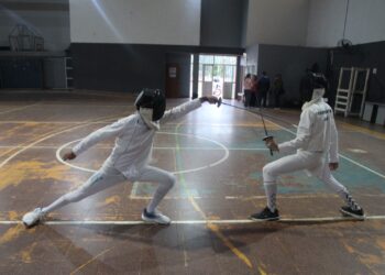 El polideportivo de Itaembé Miní ofrece clases gratuitas de tejo y esgrima
