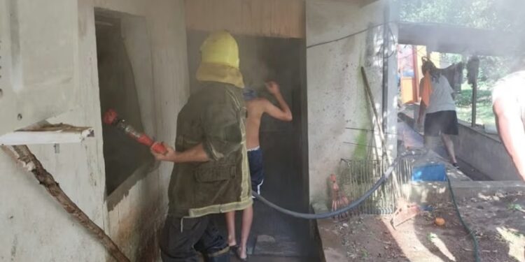 Un espiral contra los mosquitos desató un incendio en Santa Ana