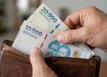 Empleados públicos y jubilados de la provincia reciben un aumento del 8,5%