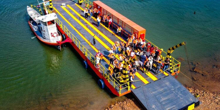 Prefectura suspendió el servicio de balsas y lanchas en Eldorado por la crecida del río Paraná