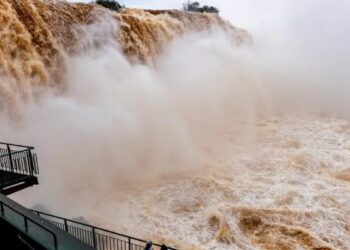 Cierran el Circuito Superior de las Cataratas del Iguazú por una nueva crecida del río