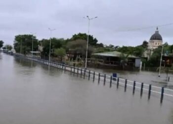 Corrientes: El río Paraná llegó a los 6,80 metros en Itatí y hay vecinos autoevacuados