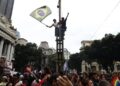 Universitarios en Brasil se movilizan en rechazo a Flávio Bolsonaro en segunda vuelta