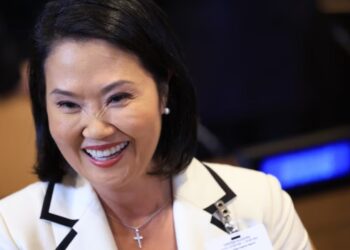 Pelo corto y faldas largas, las medidas estrictas de Keiko Fujimori en las escuelas de Perú