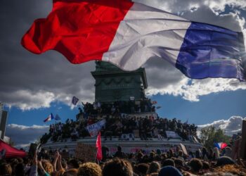 Francia desplegará militares y reforzará la seguridad ante nuevas protestas