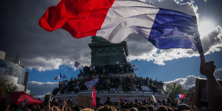Francia desplegará militares y reforzará la seguridad ante nuevas protestas