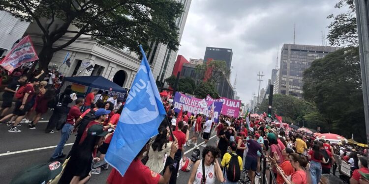 Movimientos sociales y militantes salen a las calles para impulsar la candidatura de Lula da Silva