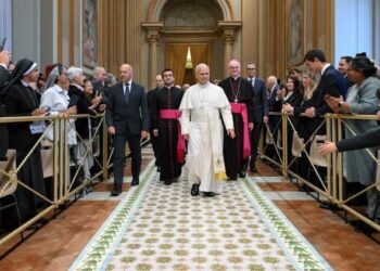 El papa León XIV le confirmó al arzobispo de San Juan su intención de visitar Argentina tras la operación