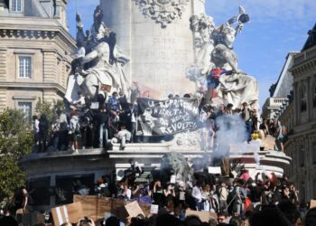 Las protestas estudiantiles en Francia dejan miles de arrestos y aulas cerradas